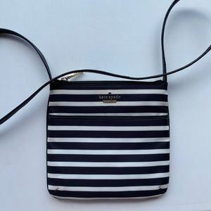 Black & white kate spade crossbody w/ gold zipper